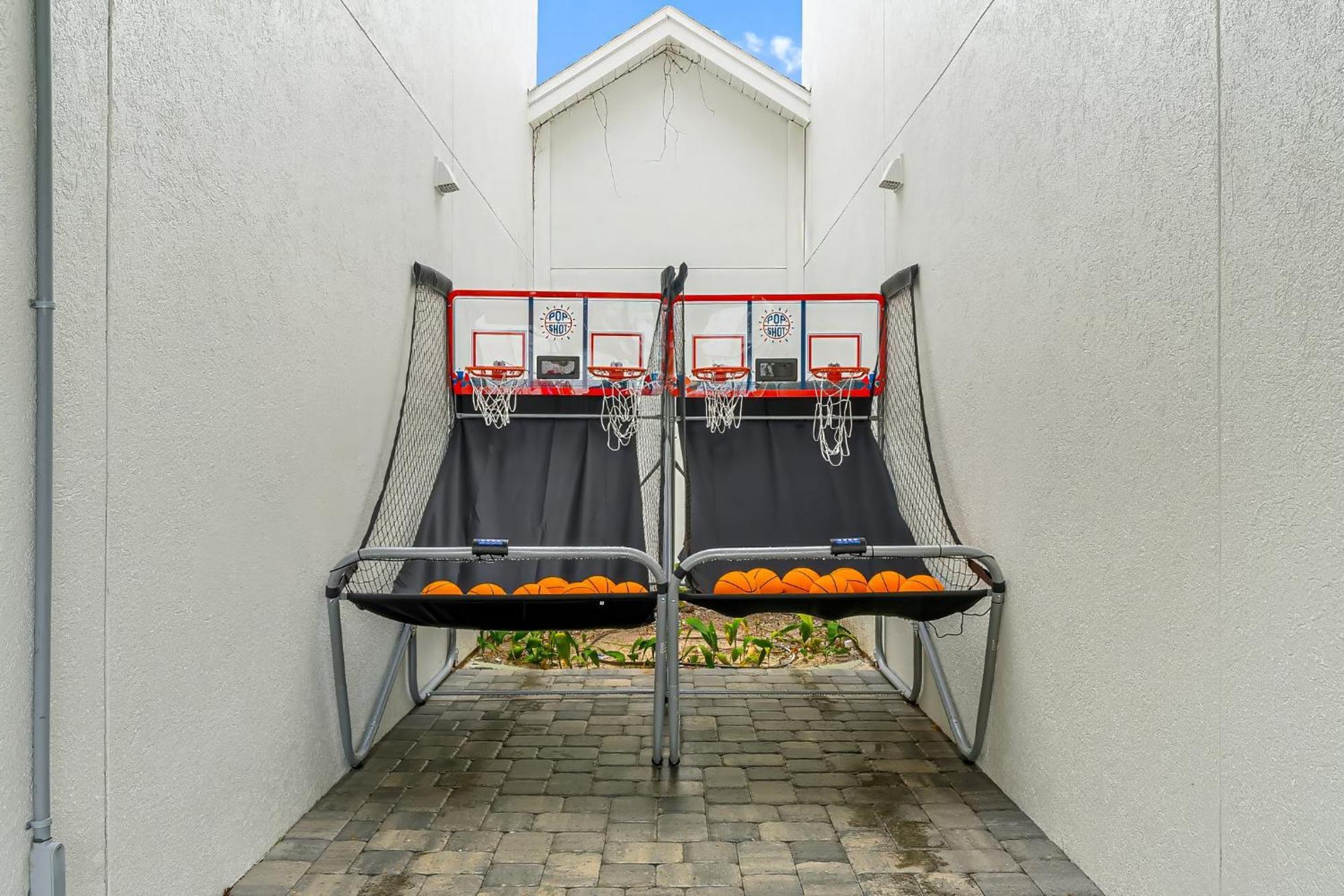 Lime And Dandy Pool Golf Grill Bar Games Near Apartment Panama City Beach