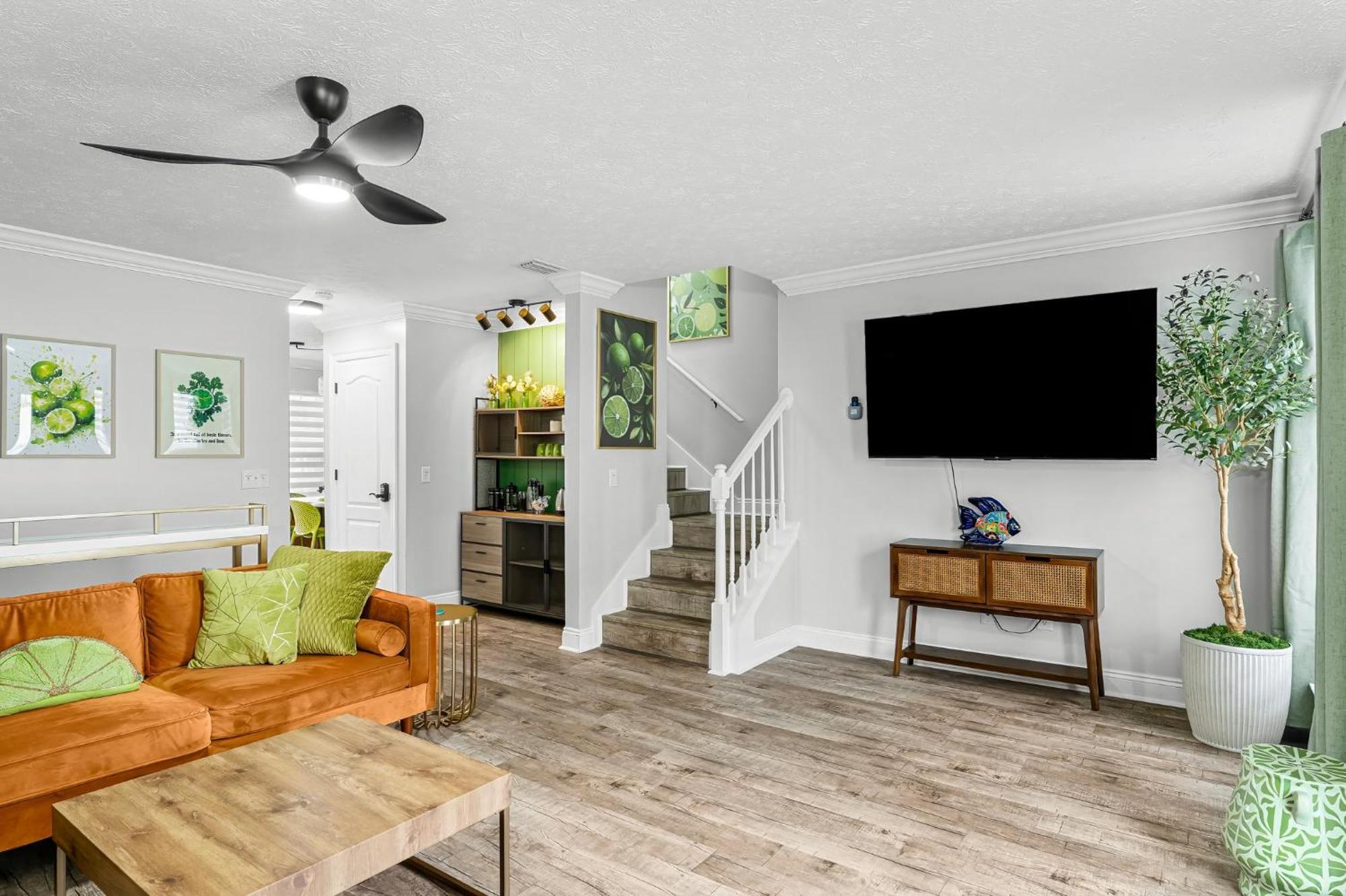 Apartment Lime And Dandy Pool Golf Grill Bar Games Near *