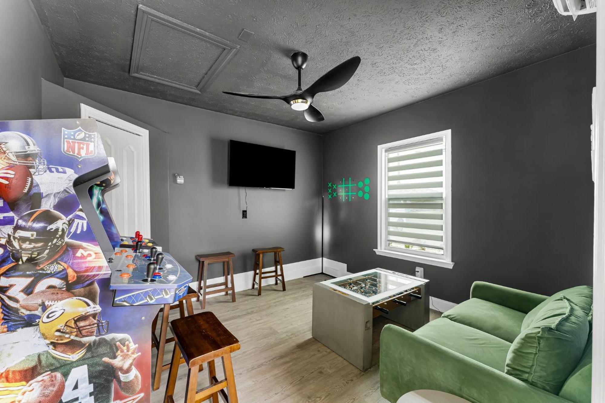 Lime And Dandy Pool Golf Grill Bar Games Near Apartment *
